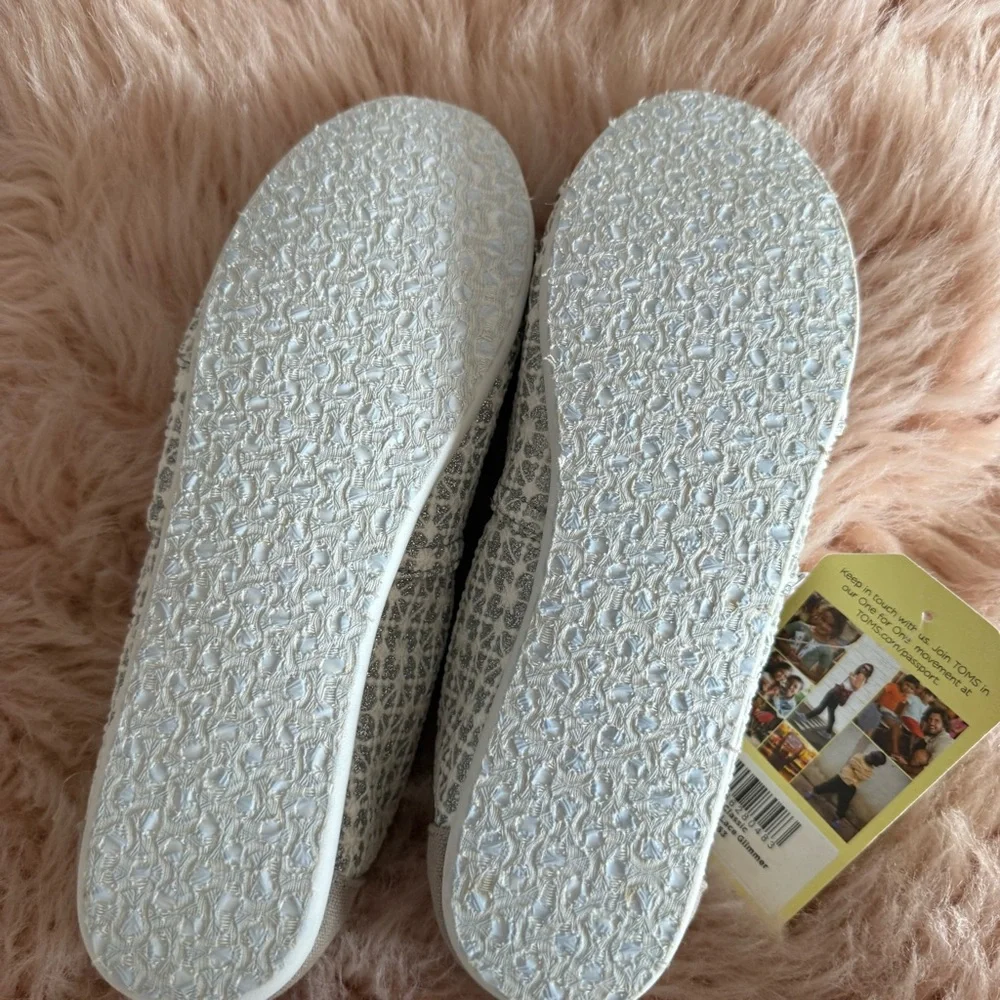 TOMS Kids' Silver Lace Glimmer Toms, New With Tags, Youth 5.5 (Women 7), Sparkly